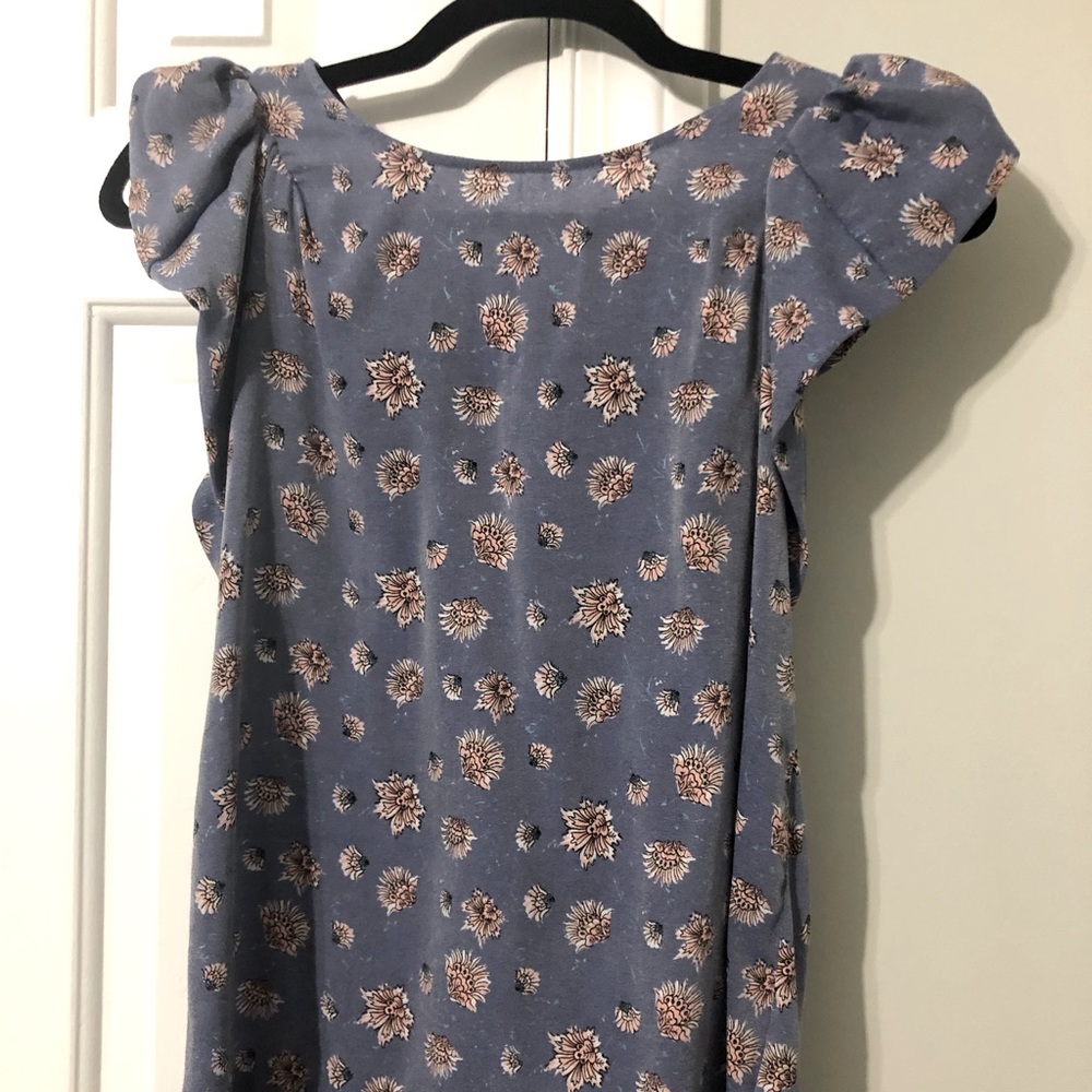 Cute print blouse that can be dressed up or down